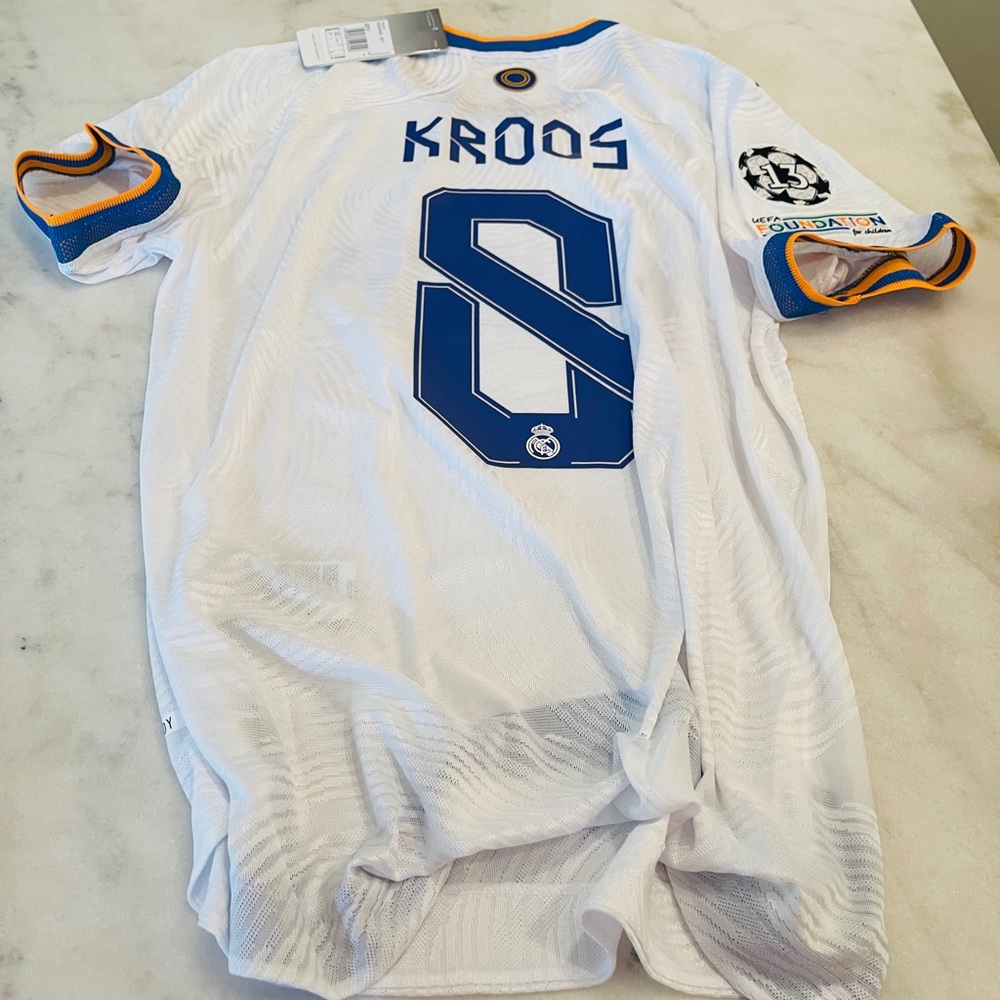 Real Madrid jersey Size L… please read the descriptions